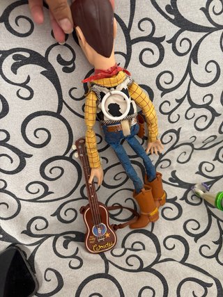 Muñeco Woody Toy Story con Guitarra
