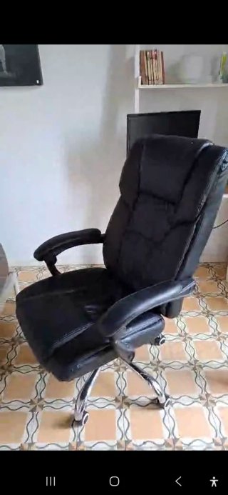 Silla de oficina ergonómica negra