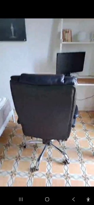 Silla de oficina ergonómica negra