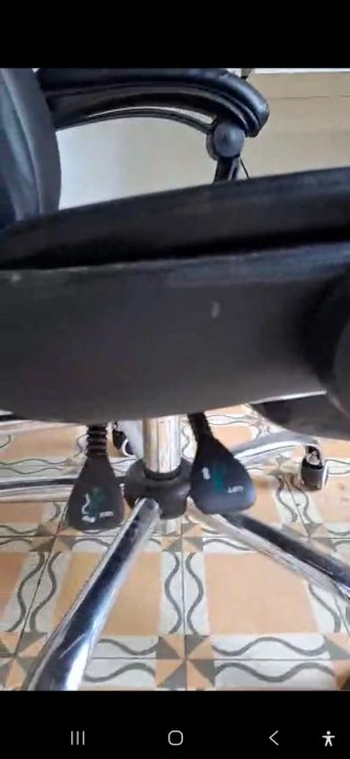 Silla de oficina ergonómica negra