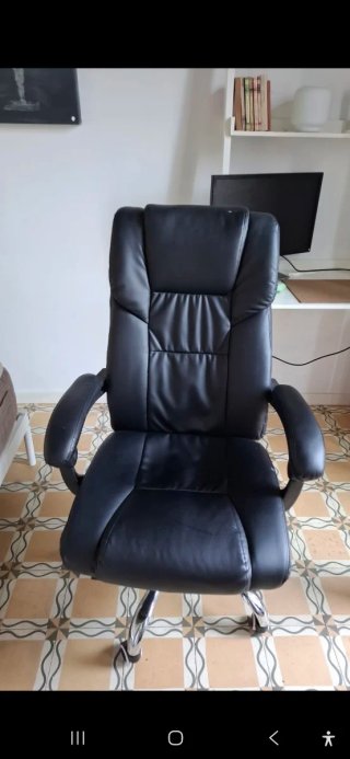Silla de oficina ergonómica negra