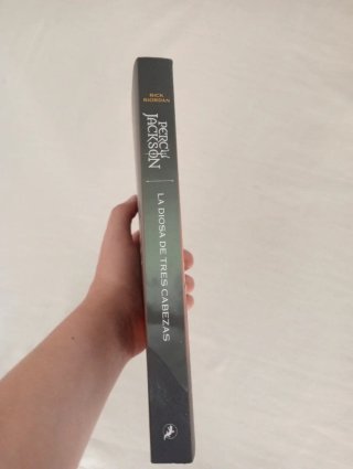 La diosa de tres cabezas (Percy Jackson y los d...