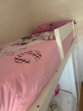 Dormitorio infantil litera y cama
