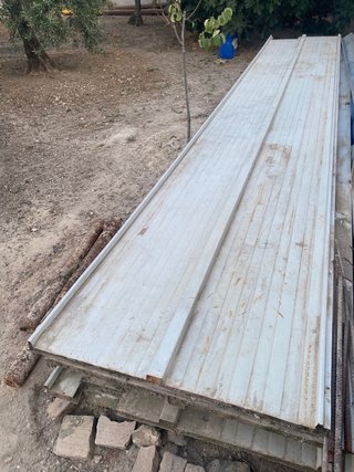 Paneles sándwich 5,85m x 1m, 12 € metro cuadrado 