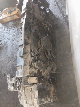 Panel frontal Renault Megane III con radiadores