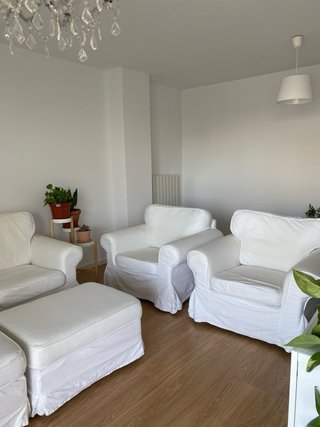 Conjunto sofá y sillone EKTORP en blanco