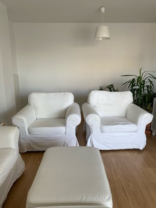 Conjunto sofá y sillone EKTORP en blanco