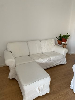 Conjunto sofá y sillone EKTORP en blanco