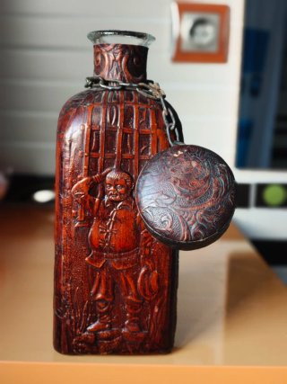Botella cuero repujado  vintage artesanía española