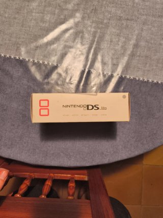 Caja de la Nintendo DS lite (silver)