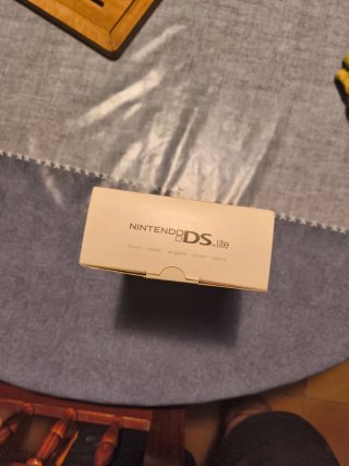 Caja de la Nintendo DS lite (silver)