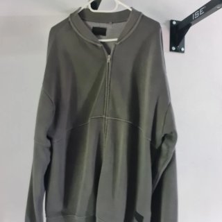 Sudadera gris con cremallera