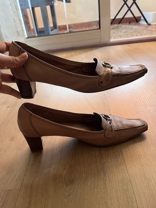 Zapatos de tacón beige