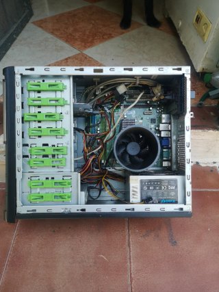Se vende torre funcional o para piezas