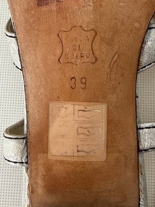 Zapatos plateados El Corte Inglés Talla 39