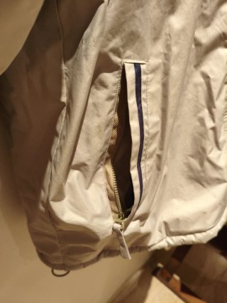 Chaqueta de invierno beige y azul