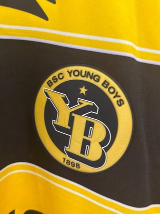 NUEVA Camiseta Young Boys Talla L PRECIO FINAL