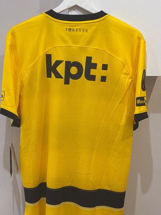 NUEVA Camiseta Young Boys Talla L PRECIO FINAL