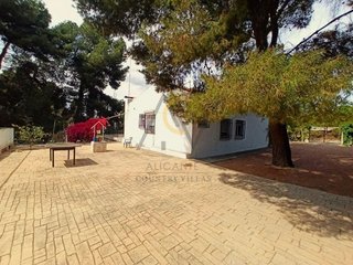 Chalet en venta en Club de Campo en Elda