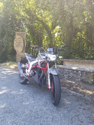 Moto GOES G125SK 2018 Gris/Rojo