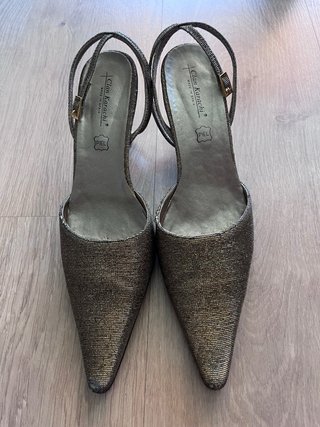 Zapatos de tacón Clan dorados y plateados