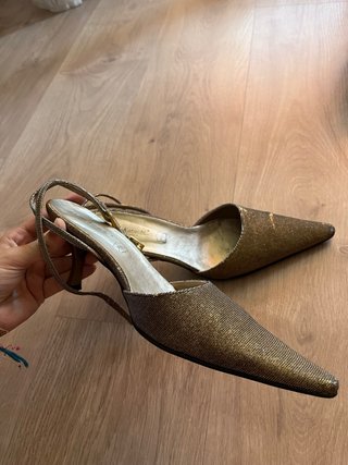 Zapatos de tacón Clan dorados y plateados