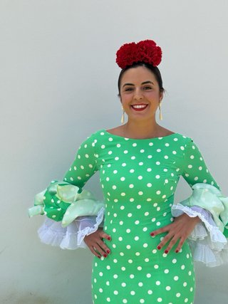 Traje de flamenca verde con lunares blancos