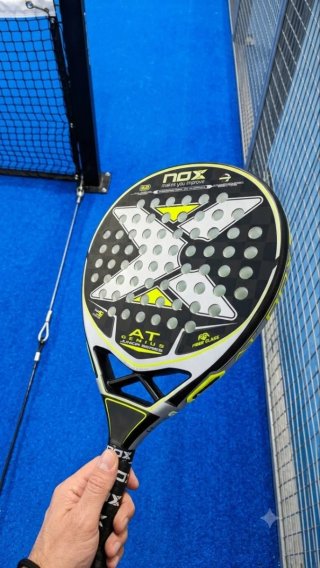 Pala de pádel NOX AT Genius Junior Series