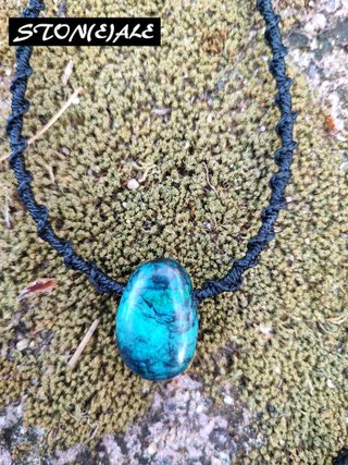 Girocollo in macrame con crisocolla
