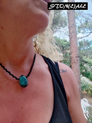 Girocollo in macrame con crisocolla