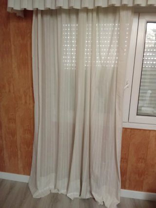 Cortinas blanco roto y la franja es teja
