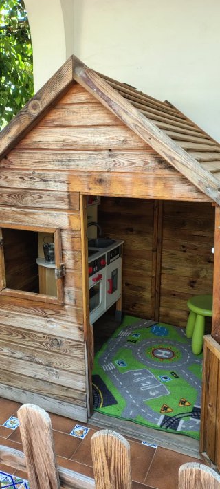 Casita de madera para niños exterior