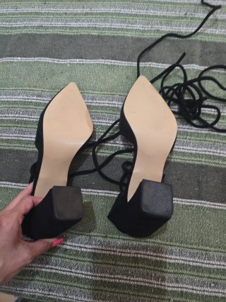 Zapatos T39 punta fina negros