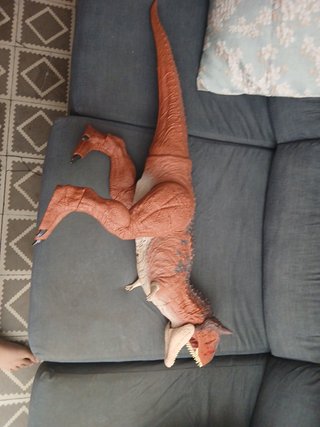 Dinosaurio Carnotauro Gigante ( figura de Mattel )