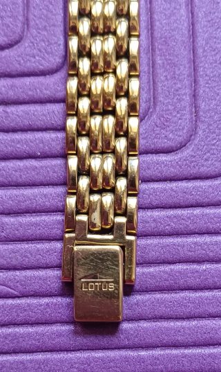 Reloj LOTUS llamado en oro