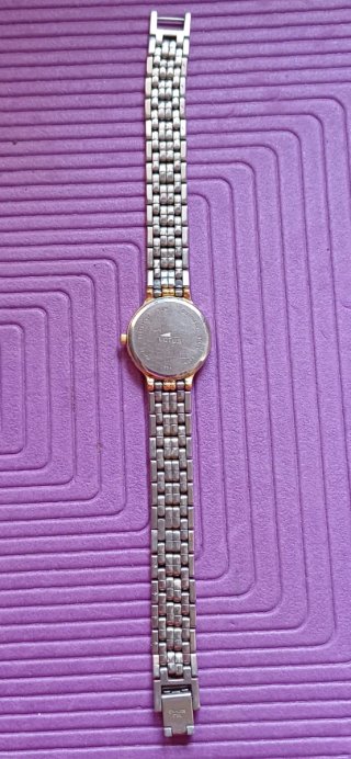 Reloj LOTUS llamado en oro