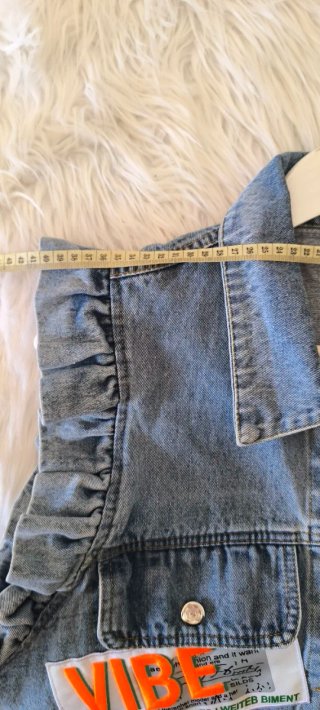 Chaleco vaquero con parches y perlas