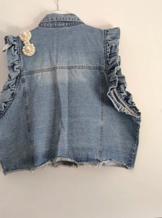 Chaleco vaquero con parches y perlas