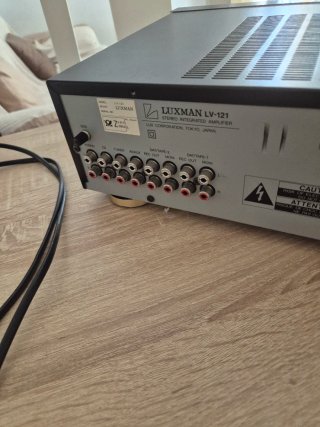 Amplificador Hi-Fi Luxman LV-121
