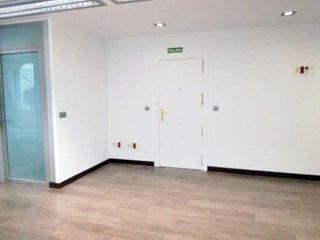Oficina en venta en Puerto Chico en Santander
