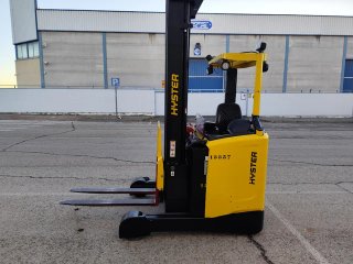 Carretilla elevadora Hyster retráctil