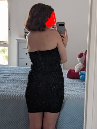 Vestido corto de lentejuelas negro de Sfera