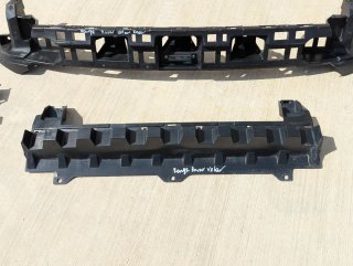 Soporte parachoques trasero Ranger Rover Velar