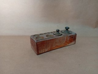 Juego de Pesas Antiguas de Bronce