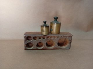 Juego de Pesas Antiguas de Bronce