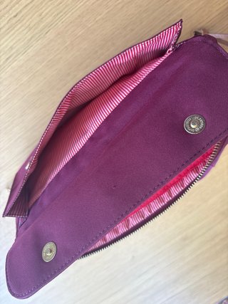 Riñonera Herschel morada como nueva!