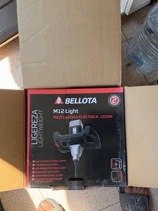 Nivel Stanley y batidora BELLOTA