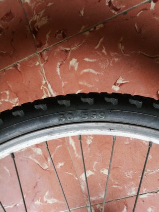 Rueda Trasera 26 pulgadas de la marca hutchinson.