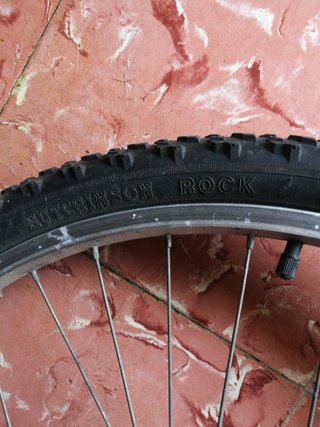 Rueda Trasera 26 pulgadas de la marca hutchinson.