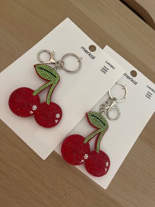 Llaveros Merkal Cerezas Brillantes